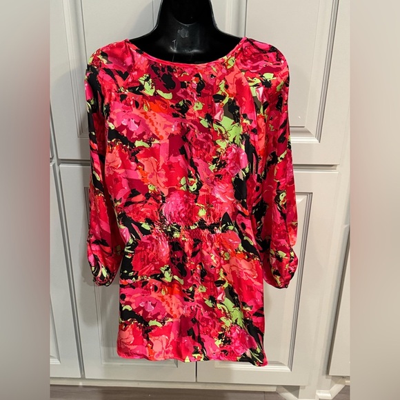 Nue options Floral Women's Top - Vibrant Red and Pink XL - Picture 2 of 5